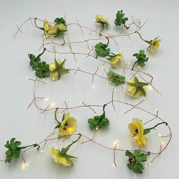 Istap lyskæde med grønne og gule blomster
